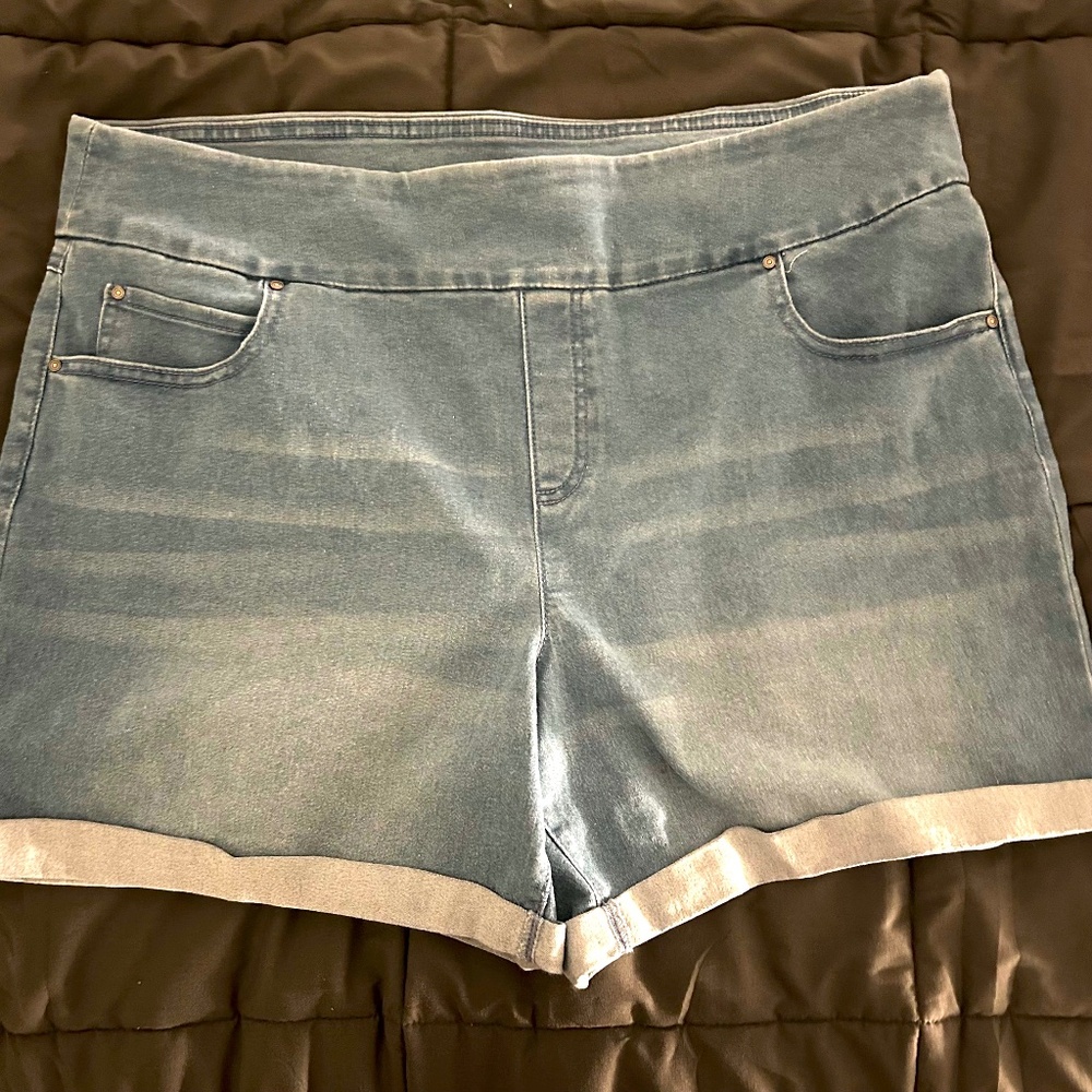 Time & Tru Pull On Denim Shorts, Women's XL 16/18
